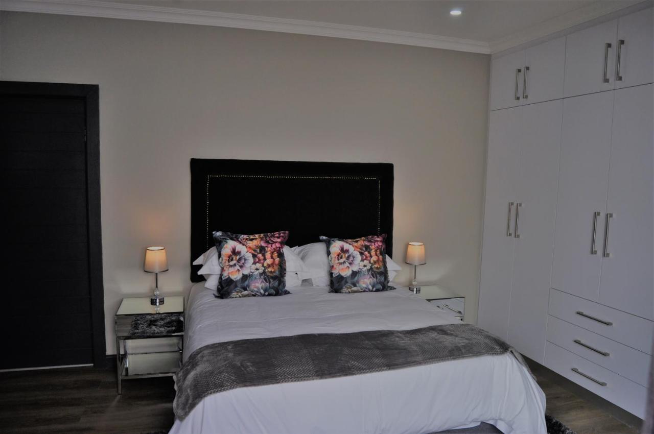One Oak B&B อีสต์ลอนดอน ภายนอก รูปภาพ